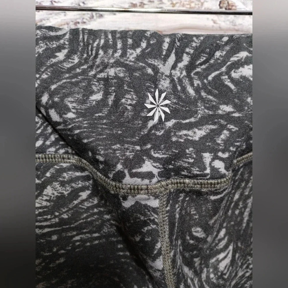 Athleta Zebra Chaturanga Legging Gray size Small Performance Yoga Active - Picture 6 of 8